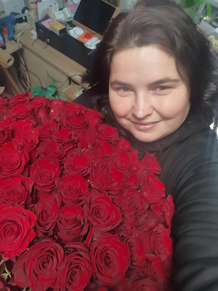 99 růží pro babičku z Hostivic