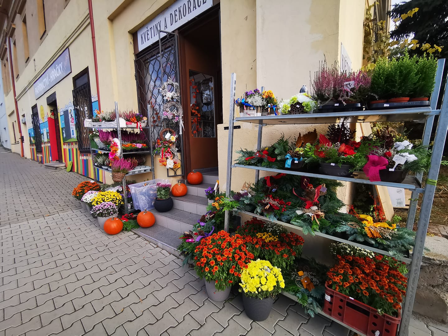 Květiny a dekorace - obchod