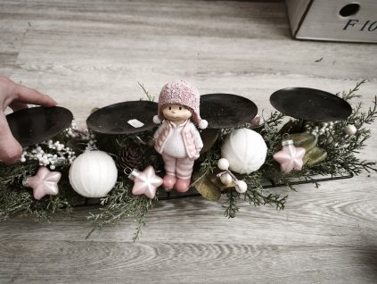 Trvalý svícen s holčičkou