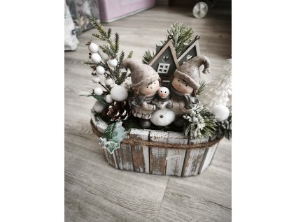 Vánoční truhlík s postavičkami