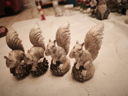 Veverka na oříšku 4 ks