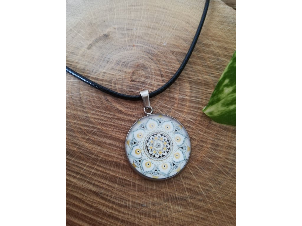 Náhrdelník (25mm) - MANDALA SE ŽLUTÝMI PRVKY