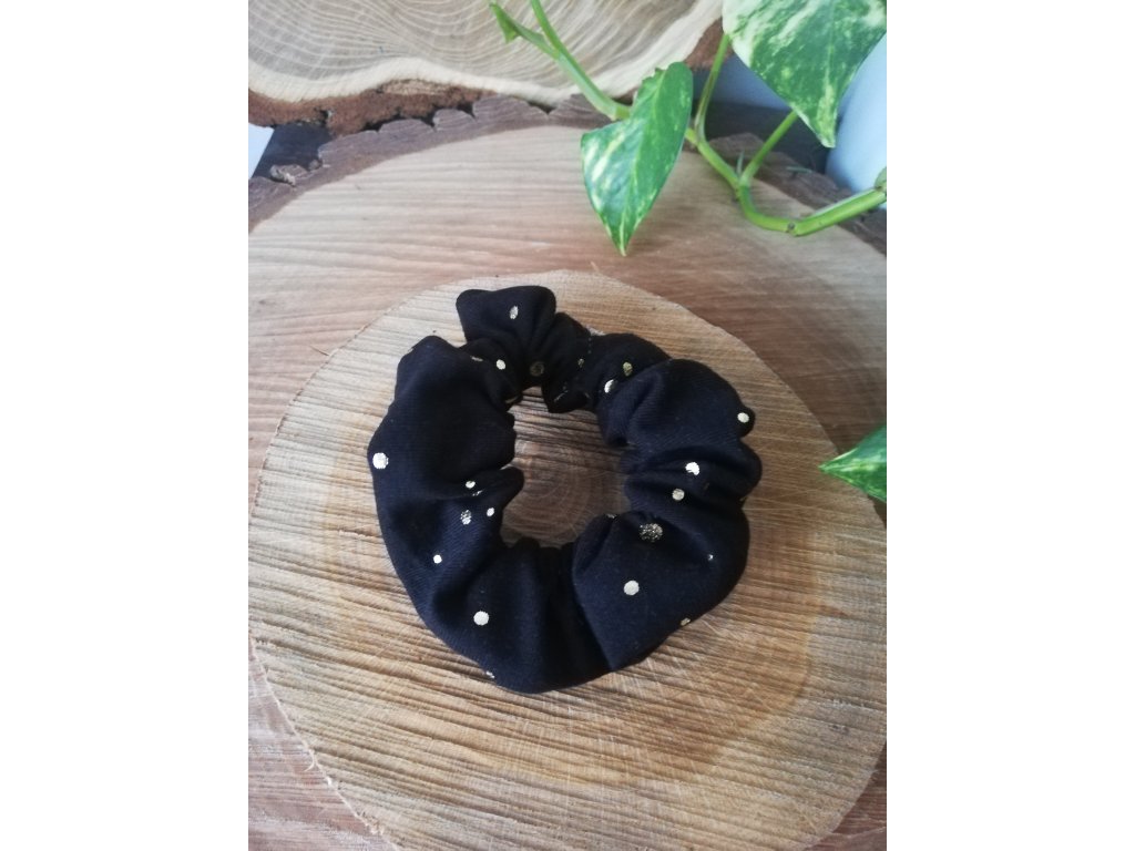 Gumička do vlasů scrunchies ČERNÁ SE ZLATÝMI PUNTÍKY