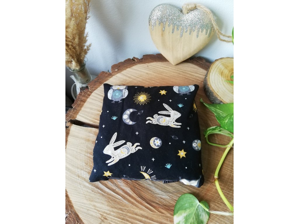 Nahřívací polštářek - ZVÍŘÁTKA NA NOČNÍ OBLOZE (Rozměr 15x15 cm, Výplň Pohankové slupky)