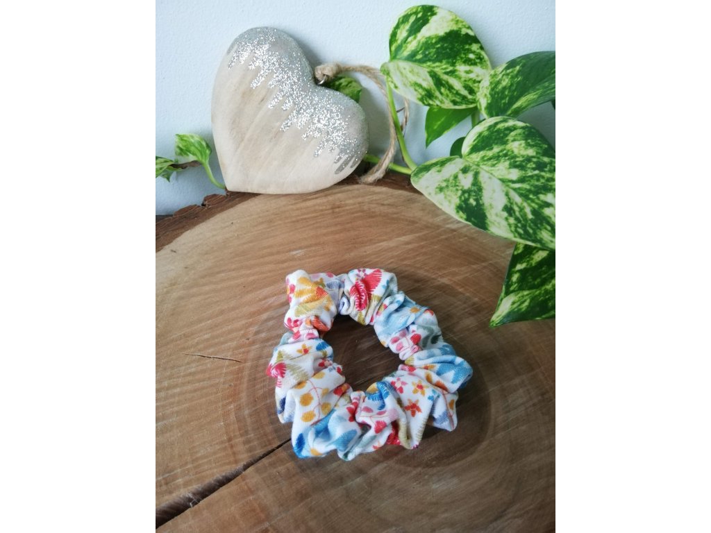 Gumička do vlasů SCRUNCHIES - "vyšívané" kvítky