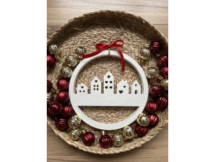 Vesnička v kruhu K ZAVĚŠENÍ ANEBO POSTAVENÍ