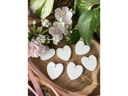 Srdíčka k domalování