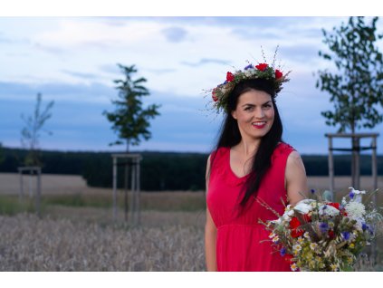 Poukaz na luxusní balíček s focením, líčením a květinovým doplňkem