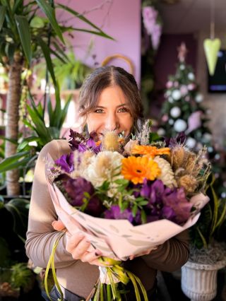 Ktorá z týchto kytíc by vás najviac potešila na Valentína ? ✨ … #valentin #kytica #sunflowerkvetinarstvo #sliac