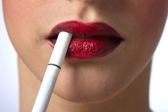 Tieto veci sa dejú s vašou pokožkou, ak fajčíte!