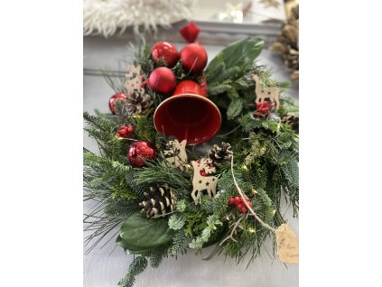 Vánoční věnec s kovovým zvonem