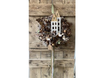 Přírodní věnec s domečky