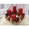 Adventní věnec s vůní skořice a červenými svíčkami