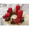 Adventní věnec s vůní skořice a červenými svíčkami