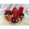 Adventní věnec s vůní skořice a červenými svíčkami