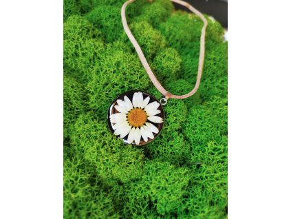 Náhrdelník s lisovanou kopretinou