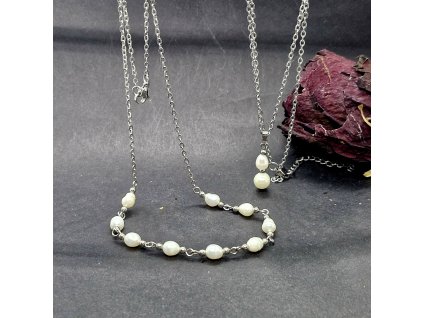 Maria Sada dvou náhrdelníků (nerezová ocel, perly)1