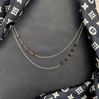 Hledáte dokonalý doplněk k minimalistickému outfitu? Pak je naše nová sada náhrdelníků jako pro Vás stvořená. 🤗📿 #souprava...