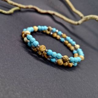 Hledáte doplněk, který vyváží energii a klid? Tato sada dvou náramků kombinuje sílu přírody s industriální elegancí...