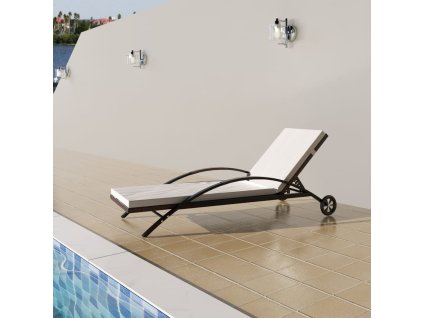 vidaXL Záhradné ležadlo s podložkou a kolieskami, polyratan, hnedé