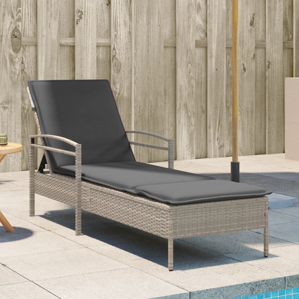 vidaXL Záhradné ležadlo s vankúšom svetlosivé 63x200x81 cm polyratan