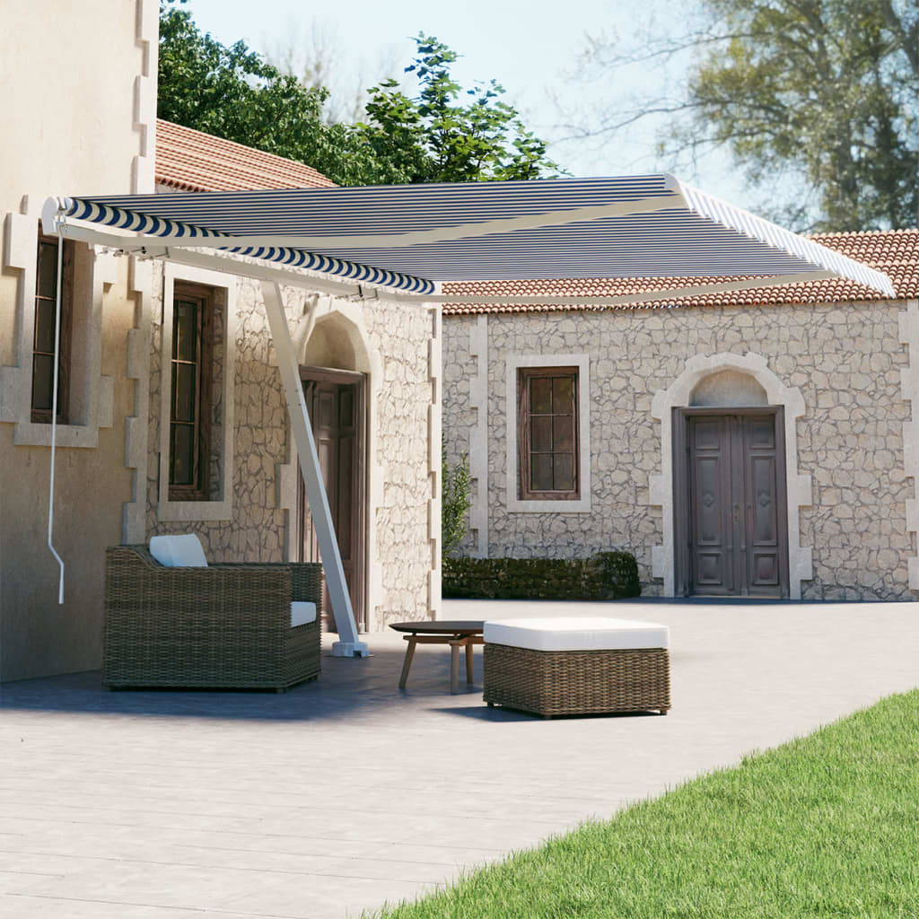 vidaXL Voľne stojaca ručne zaťahovacia markíza 450x300 cm, modro biela