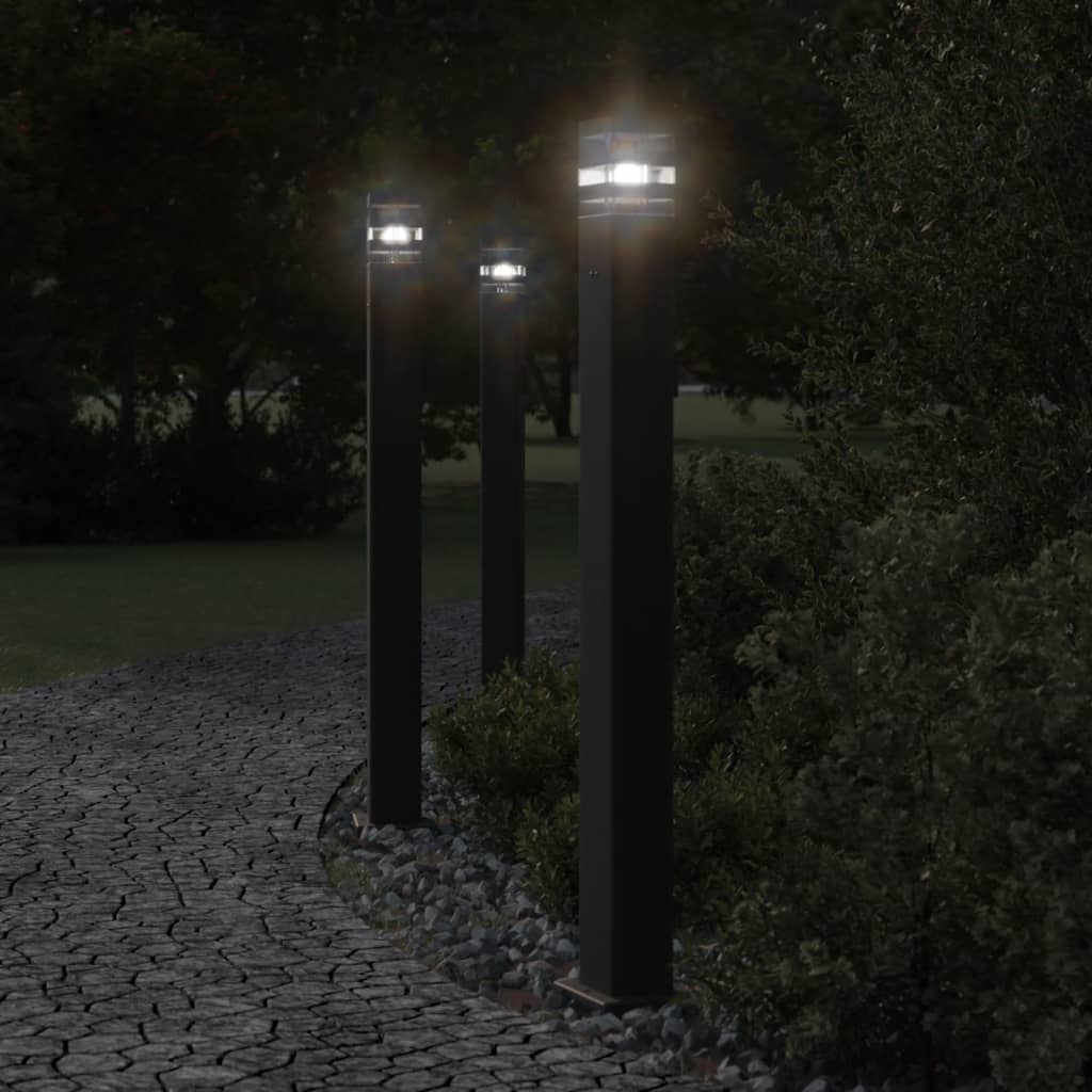 E-shop vidaXL Vonkajšia stojaca lampa so zásuvkou čierna 110 cm hliník