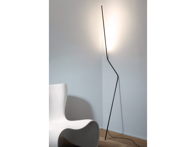 designová stojací lampa Neo