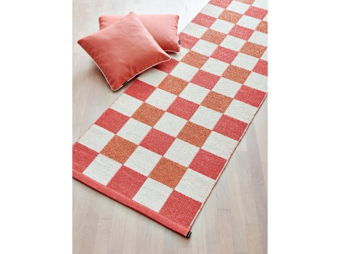 Červený tkaný vinylový koberec běhoun Pappelina PIX Flamingo, kostkovaný