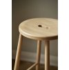 designová stolička J27C z dubového dřeva