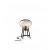 designová stolní lampa Hiti s tmavým sklem
