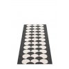 černý tkaný vinylový koberec běhoun pappelina poppy