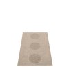Šedý tkaný vinylový koberec běhoun Pappelina VERA 2.0 Dark Linen, kruhy