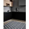 šedý, černý tkaný vinylový koberec běhoun Pappelina Otis Granit/ Fossil grey, vzor kapky
