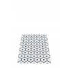 Modrý tkaný vinylový koberec běhoun Pappelina HONEY Denim, se vzorem včelích pláství