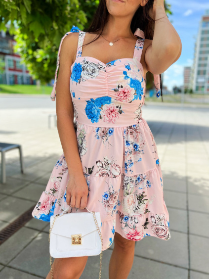 Romantické kratší šaty Bibia s květy/Růžové