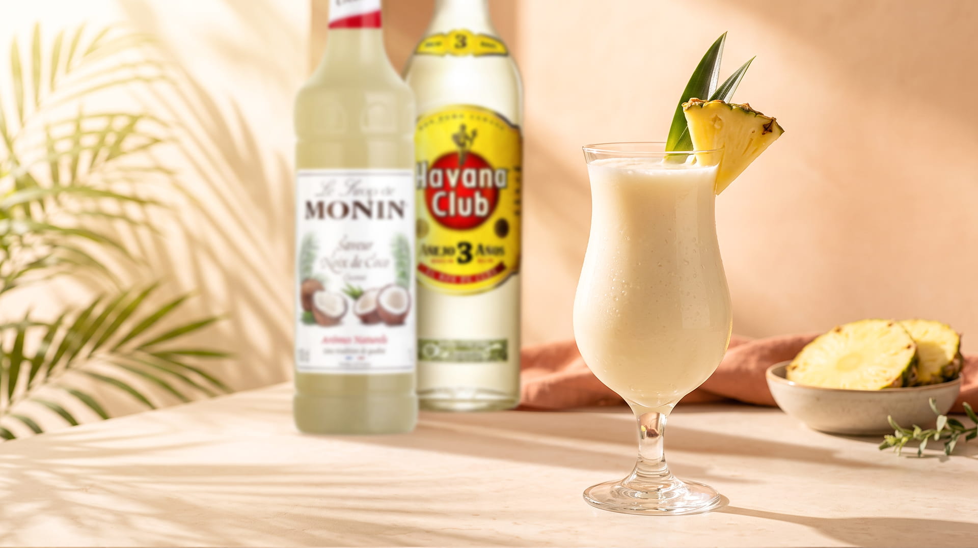 Piña Colada s bílým rumem, kokosovým krémem a ananasovou šťávou