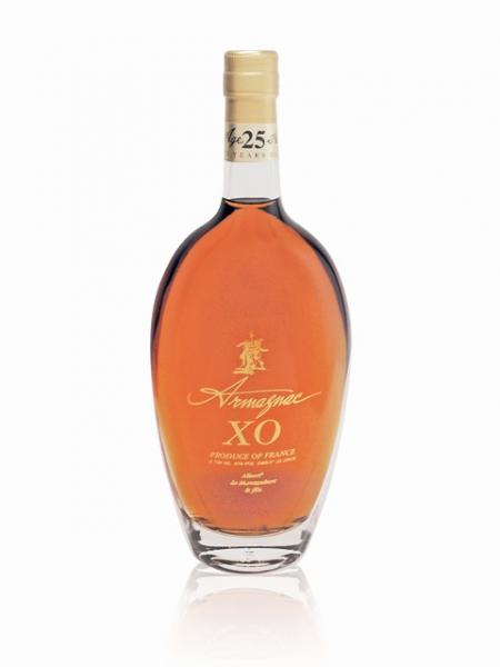 COGNAC XO 25Y ALBERT DE MONTAUBERT 40% 0,7l (Dřevěný obal)