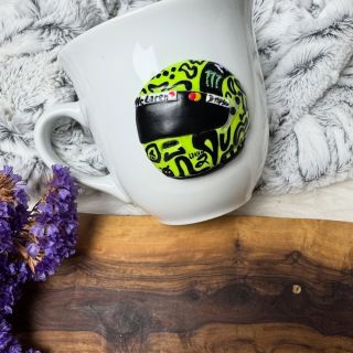 Objednávka na přání😊 Helmu jsem modelovala opravdu úplně poprvé🫣 Hádali jste, že na druhé straně jména bude formule😁 Tak,...