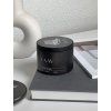 vonná svíčka Nutcracker LAAV candles lifestyle ořechy skořice props