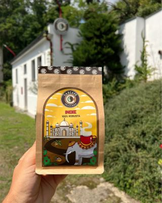 Chceš od kávy pořádnou dávku energie? ☕️ Pak příště místo arabicy zkus robustu. Naše Indie je výrazná, má přirozeně vyšší...