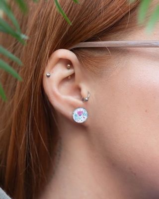 🌷 Tulipány. Těšíte se až pokvetou? My se už nemůžeme dočkat! Prozatím pro vás máme tulipánové pecky. Mrkněte na náš e-shop...