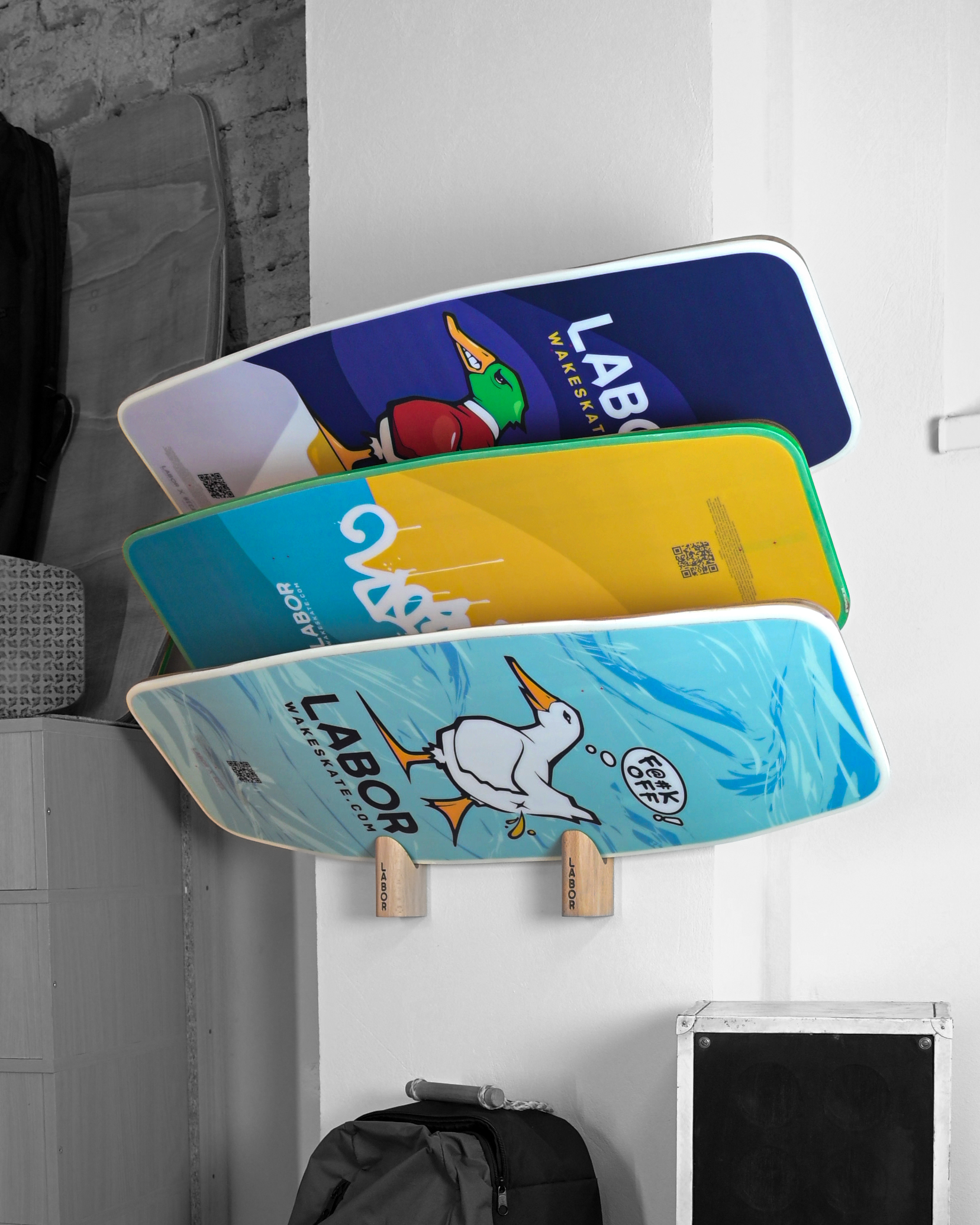 Labor wakeskate holder on the wall