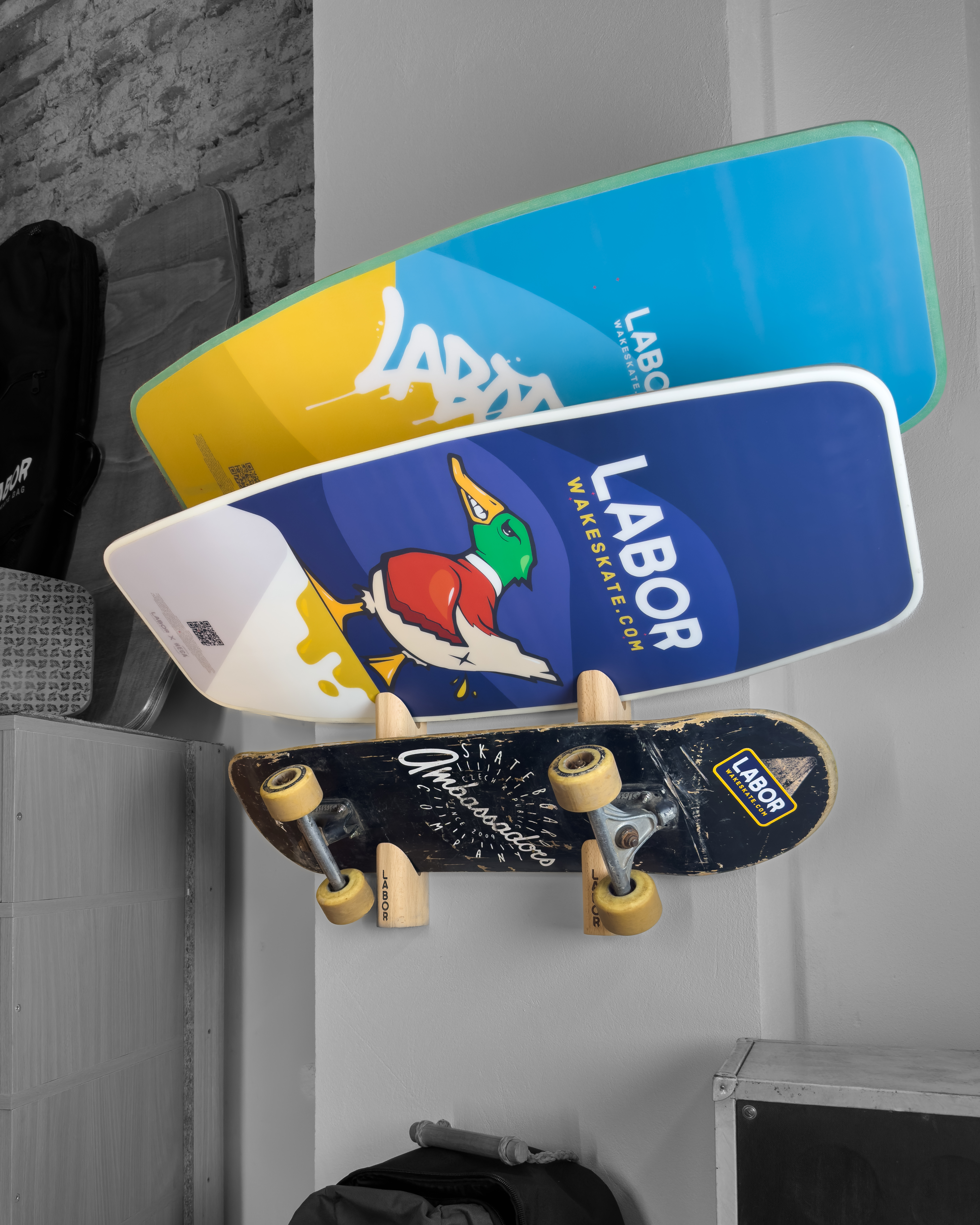 Labor wakeskate holder on the wall