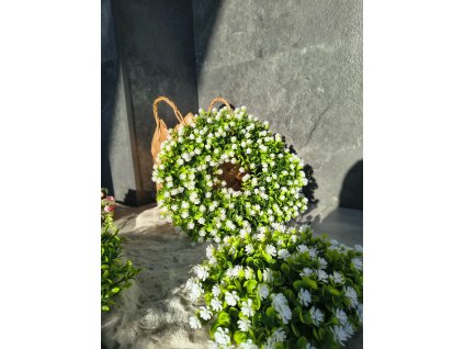 Umelý veniec 106L biele kvietočky 47cm