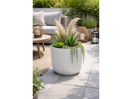 Biely veľký kvetináč na terasu