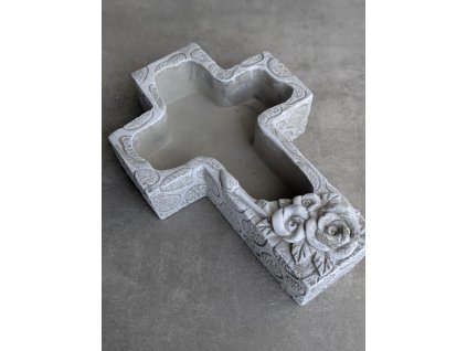 Betónová misa v tvare kríža s ružami 45004 23,5x16x5cm