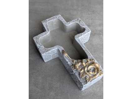 Betónová misa v tvare kríža so zlatými ružami 45279 23,5x16x5cm