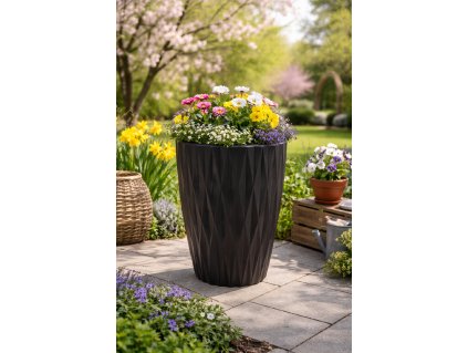 Čierny vysoký plastový kvetináč