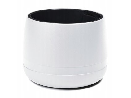 biele kvetinace na terasu koma